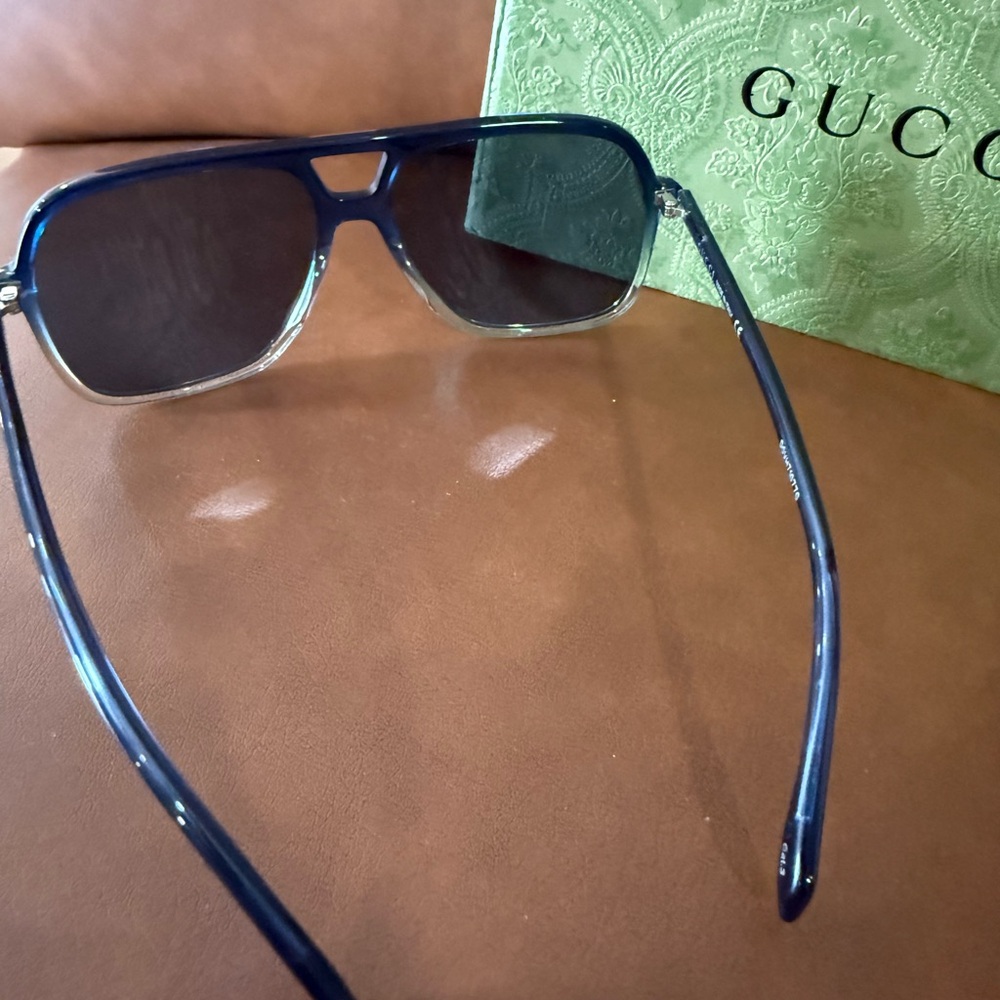 Gucci Blue Sunglasses in pristine condition - Picture 3 of 5